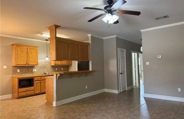 818 Meadow Bend Dr Gallery 3