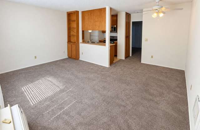 1BD Condo in Small 8 Unit Complex Gallery 1