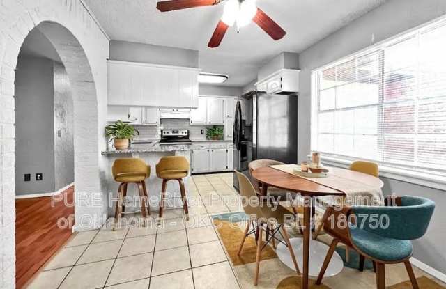 1029 Cambridge Dr Gallery 2