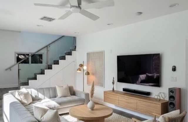 2041 Linnington Avenue - 2041 Linnington Avenue, Los Angeles, CA 90025