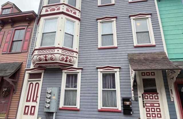 65 Race Street unit: 3 photos photos