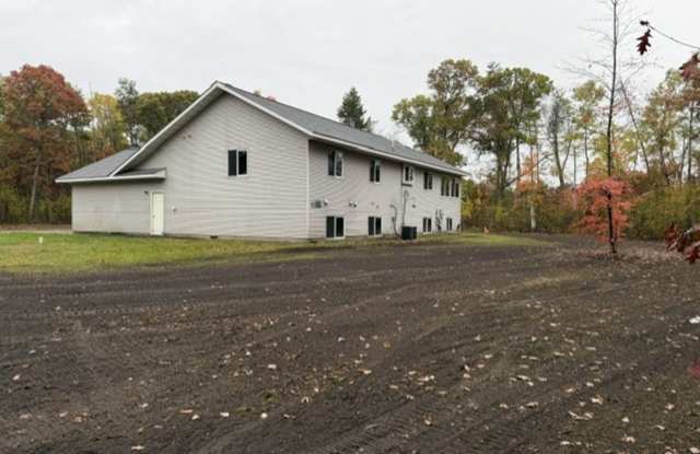 Large 4 bedroom house in country setting. Gallery 3