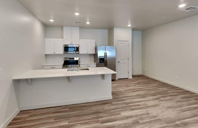 Luxury 3 Bedroom 2 Bathroom Duplex in Bethany, Ok with lawn care included-Leasing Special photos photos Luxury 3 Bedroom 2 Bathroom Duplex in Bethany, Ok with lawn care included-Leasing Special photos photos