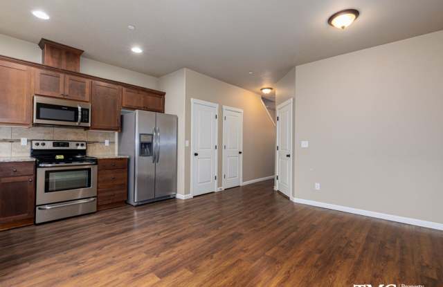Garage, Backyard, 3 Bedroom - Now Leasing Gallery 1