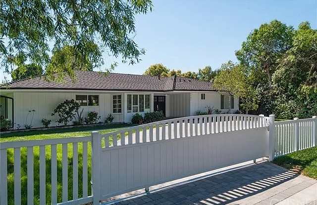 4441 Densmore Avenue Gallery 1