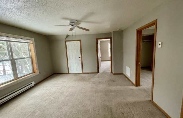 528 Spruce Street - 2 photos photos