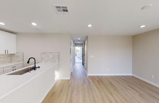 Very Close to Campus! (Lease out, pending signatures. Check back in a few days!) Gallery 4
