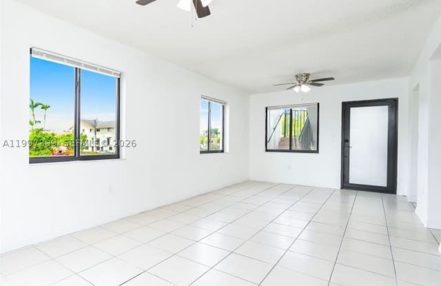 1490 W 42nd Pl Gallery 4
