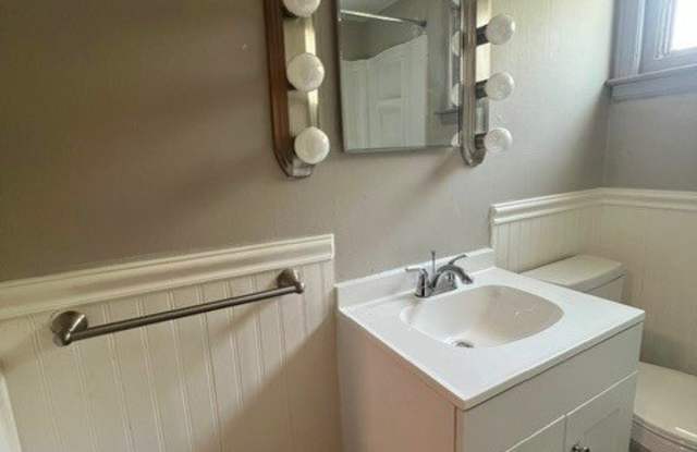 512 Cayuga Road Gallery 4