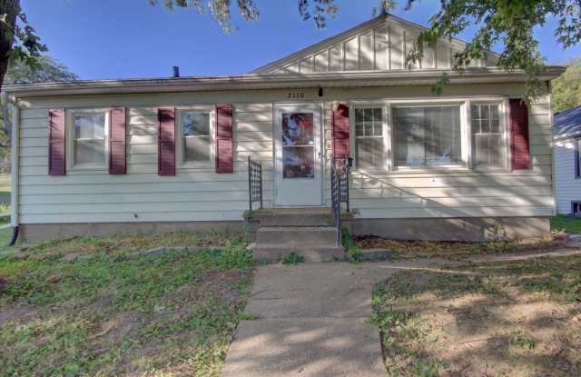3 Bed Bettendorf Home - 2110 Mississippi Boulevard, Bettendorf, IA 52722