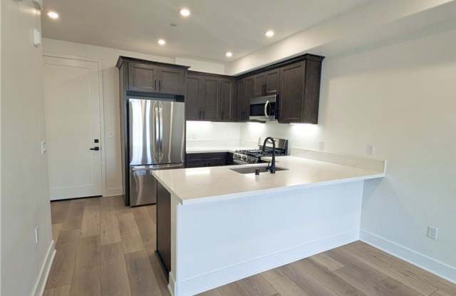 402 W Grand Avenue photos photos