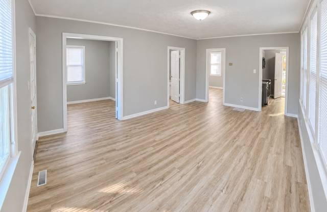 Charming Renovated 2-Bedroom Home in Hickman with Fully Fenced Yard Gallery 4