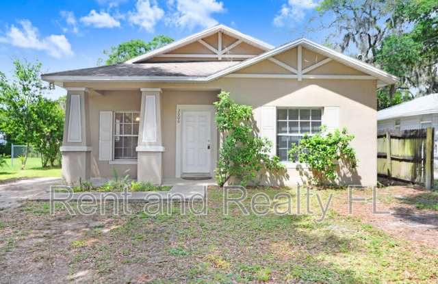 2000 East Ellicott Street - 2000 East Ellicott Street, Tampa, FL 33610