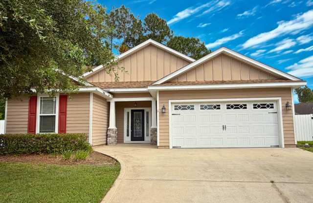 Woof and Meow Friendly! 4/3 with a fenced in yard! photos photos