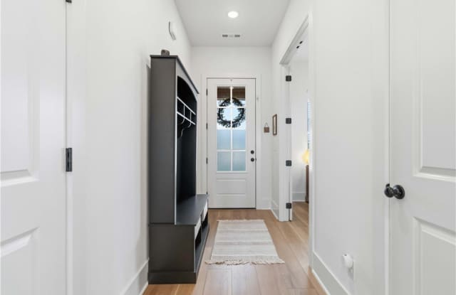450 Fox Trail Gallery 3
