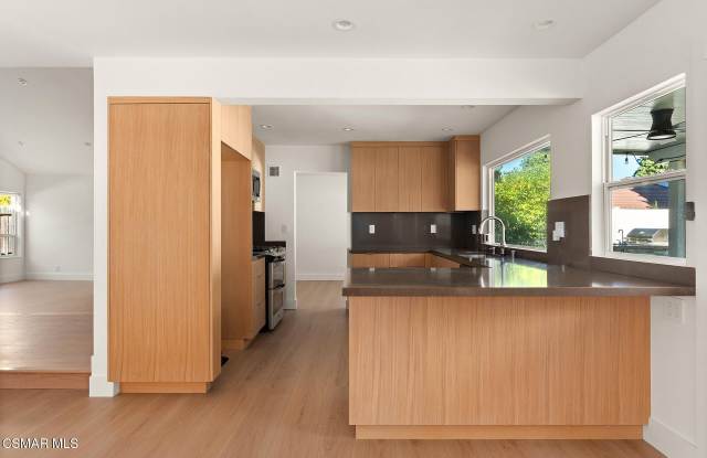 84 Sunny Vista Avenue - 84 Sunny Vista Avenue, Oak Park, CA 91377