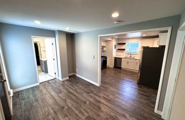 Two Bedroom Unit Available! $500 MOVE IN SPECIAL!! - 2844 East 9th Street, Oakland, CA 94601