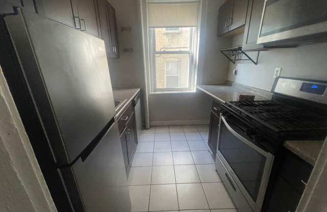 Split 2 Bed -With New Kit and Bath -Heat Inc -No Feer Stuidents Ok -Close to green line photos photos