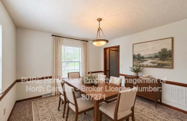 9444 Stately Oak Ln Gallery 3