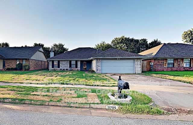 2705 Mustang Trl - 2705 Mustang Trail, Edmond, OK 73012