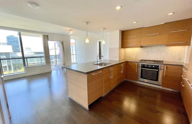 Luxurious Condo at Madrone w/Bay, City Views, Balcony, Pool, Parking - A Must See - PROGRESSIVE photos photos