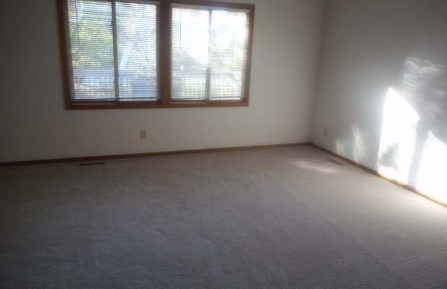 4755 Upland Ln N Gallery 4