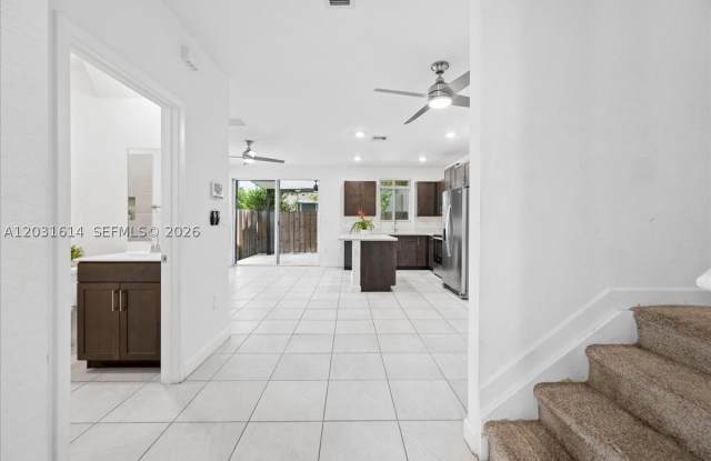 2478 SE 10th Ct Gallery 2