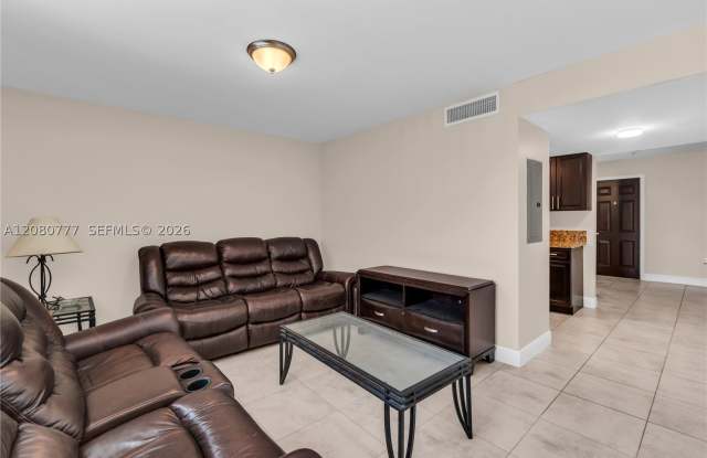1990 NW 4th Ct Gallery 3
