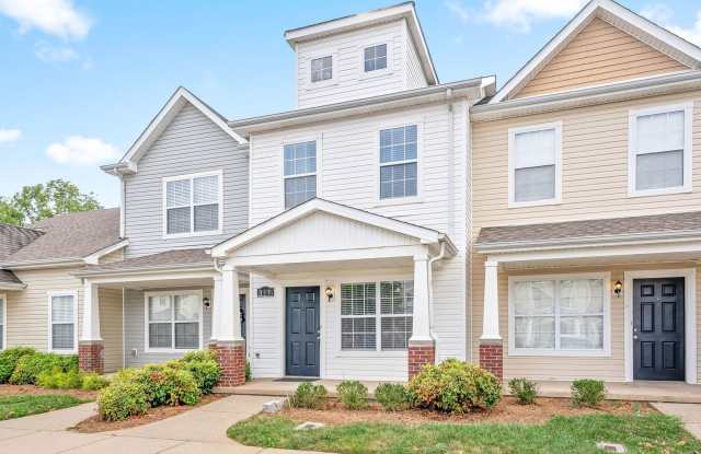 2 Bedroom Condo For Rent With Community Swimming Pool! - 119 Alexander Boulevard, Clarksville, TN 37043