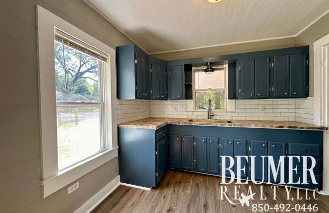 Charming + affordable 1/br 1/ba Cottage for rent Gallery 4