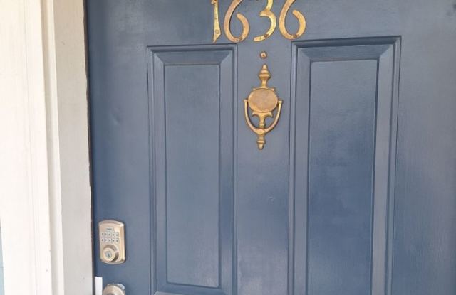 Walking distance to UT/ Very short walk photos photos