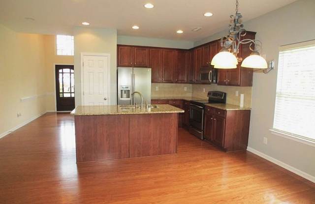 Beautiful home located in the Woodbridge neighborhood! Gallery 4
