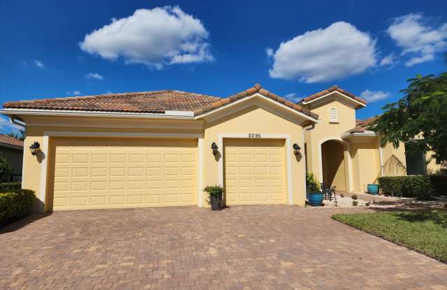 4 BR w/den 3 BA 3 CG CBS Rental Pool home located in the gated community of the Falls in Jensen Beach photos photos