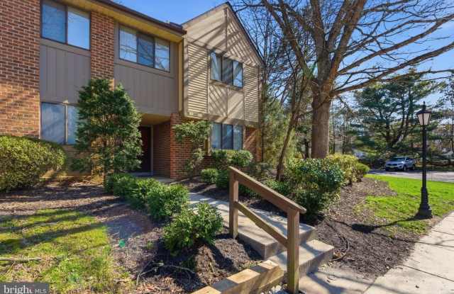 305-A CYPRESS POINT CIR Gallery 1
