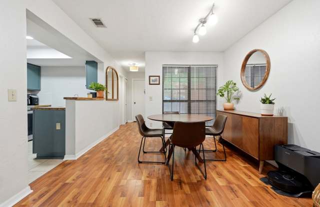 Rockwood Villa 2 bedroom 2 1/2 bath condo Gallery 4