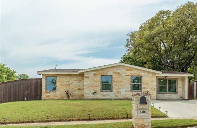 1316 E Inwood Drive - 1316 East Inwood Street, Arlington, TX 76010