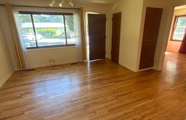 Spacious 2 Bedroom 1 Bath Duplex in Park-Like Setting - Pets Welcome photos photos