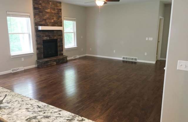 4-Bedroom 3 Bath Executive Home In Rib Mountain Gallery 2
