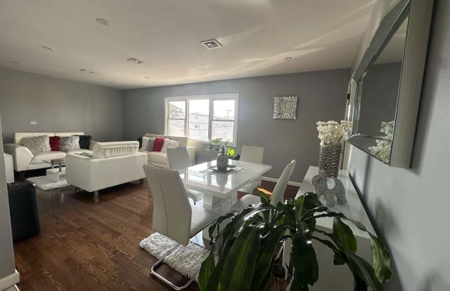 9006 PALISADE PLAZA Gallery 2