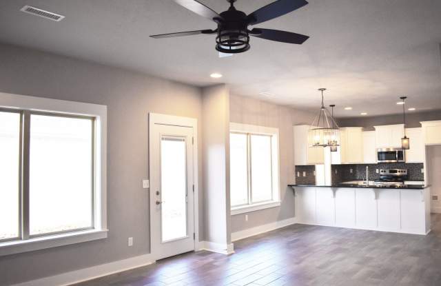 Luxurious 4 Bedroom, 3.5 Bathroom Home In Fayetteville, AR Gallery 3