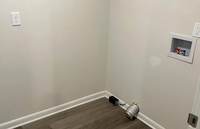 156 TOWER CIRCLE Road Gallery 2