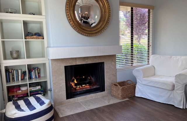 Fully-furnished Sleek 2-bedroom, 2-bathroom Condo in PG Gallery 4