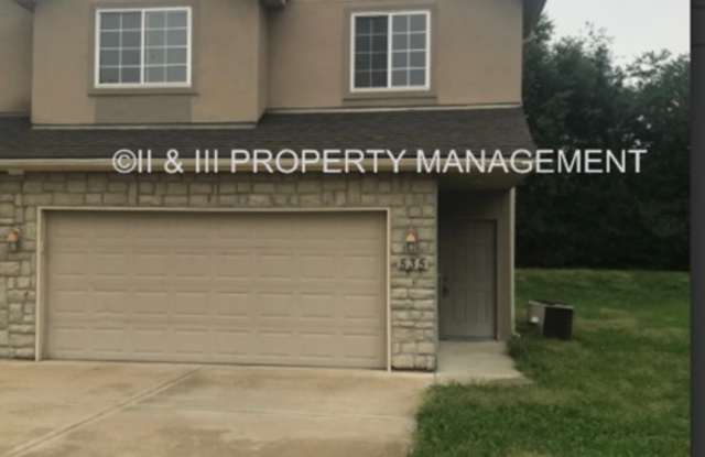 537 NW Fieldcrest Dr - 537 Northwest Fieldcrest Drive, Lee's Summit, MO 64081