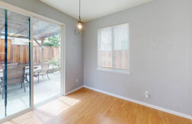 GREAT NEIGHBORHOOD...CENTRAL BRENTWOOD LOCATION CLOSE TO ALL! Gallery 3