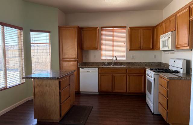 GRAND 4-Bedroom Home in Tehachapi City photos photos