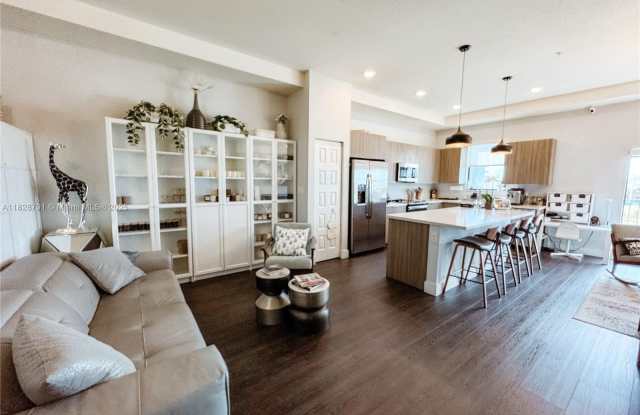 10455 NW 82nd St photos photos