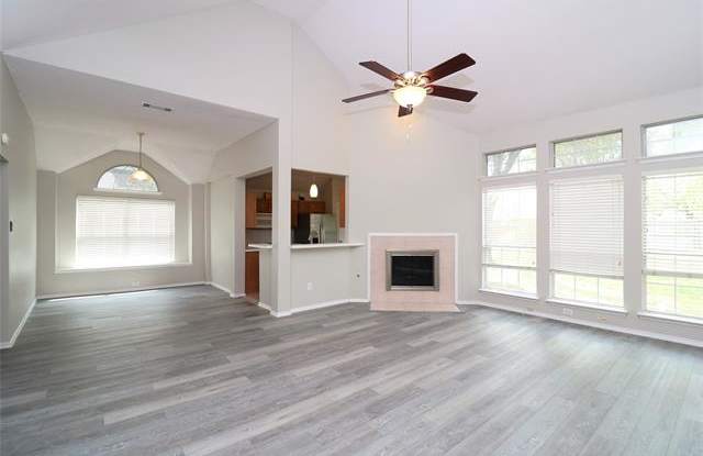 240 E Lynn Creek Drive Gallery 4