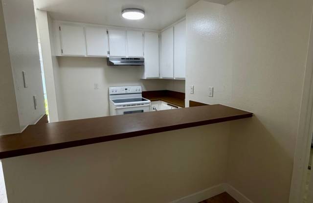 Great condo in gated community, 1 Bed, 1 Bath. Good Location. Gallery 3