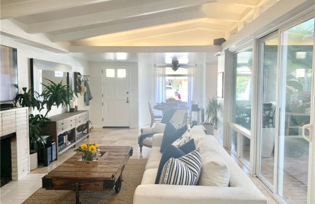 819 W Bay Avenue - 819 West Bay Avenue, Newport Beach, CA 92661