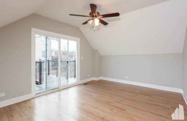 1448 W Chicago Ave photos photos